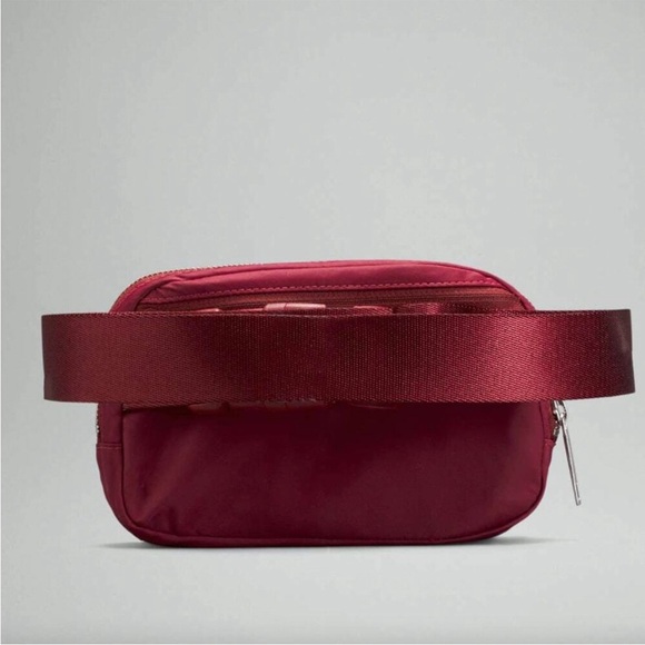 lululemon athletica everywhere belt bag red Merlot 1L